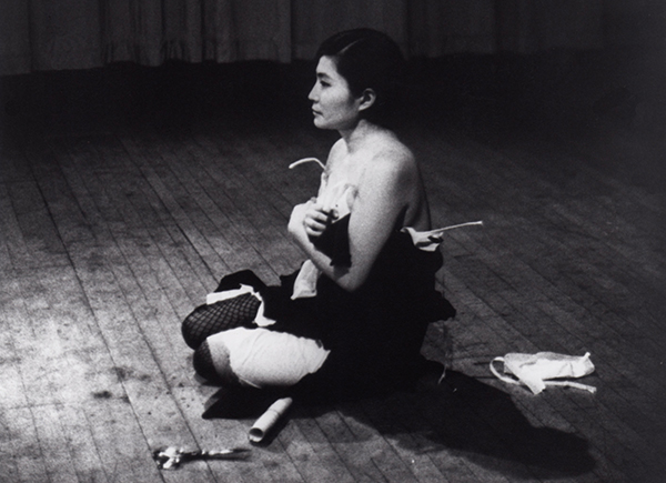 Cut Piece (1964) performed by Yoko Ono in New Works of Yoko Ono, Carnegie Recital Hall, New York, March 21, 1965. Photograph by Minoru Niizuma. © Minoru Niizuma. Courtesy Lenono Photo Archive, New York Bag.