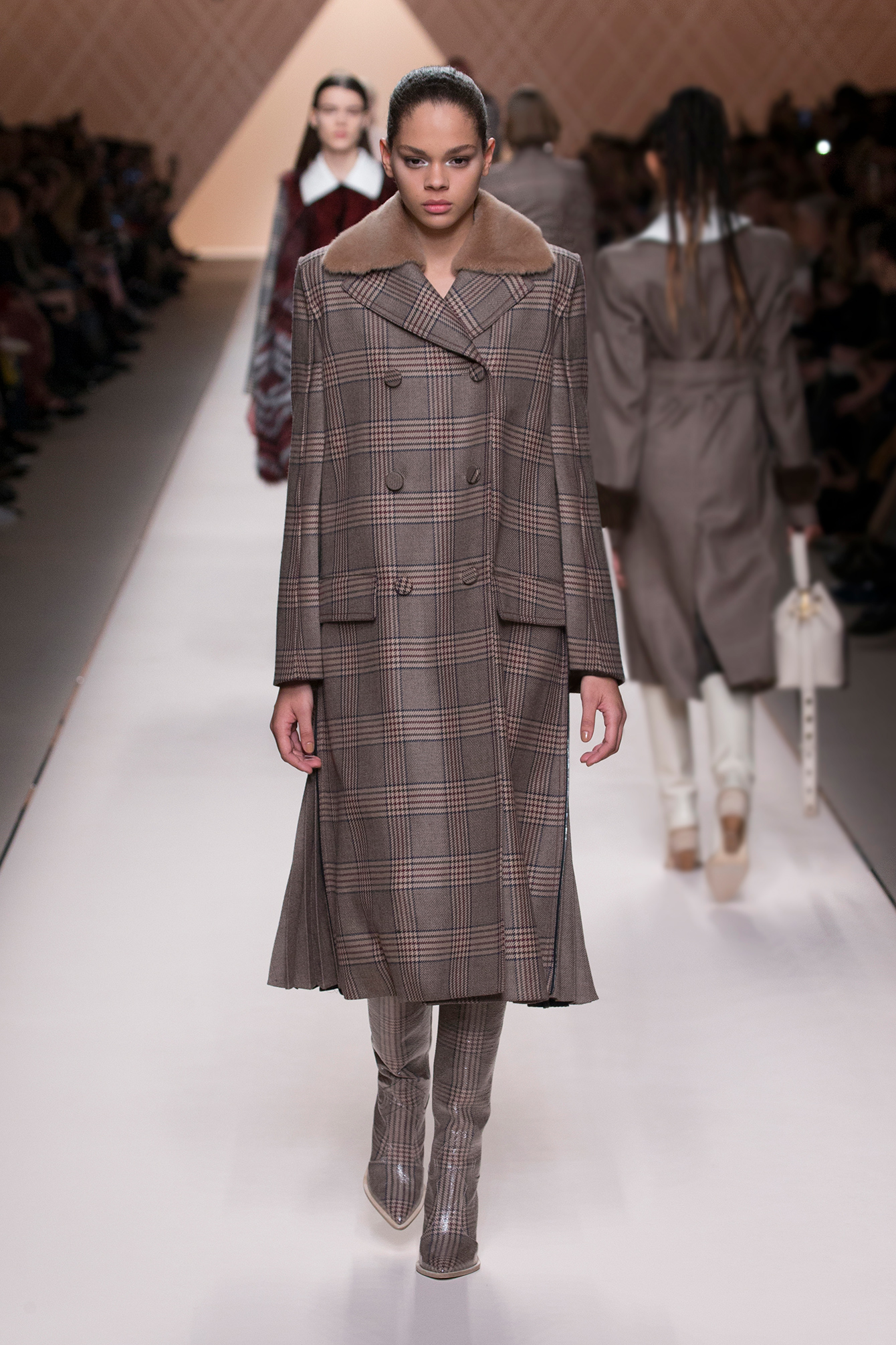 Our 6 Favourite Style Moments From Fendi's Fall 2018 RTW Collection | S ...