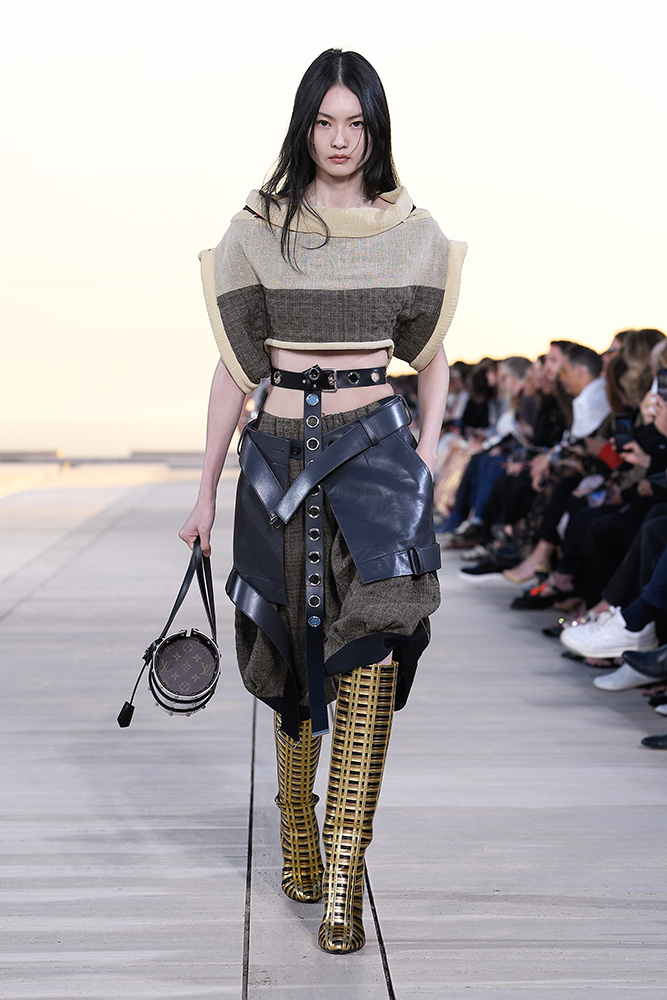 Louis Vuitton Embarks on an Architectural Journey at Sunset in its Cruise  2023 Collection - S/ magazine